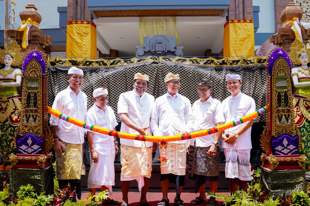 Resmikan Gedung Kantor Perbekel Desa Ungasan